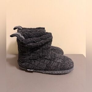 Women’s Muk Luks Boot Slippers (Medium = Size 7/8)